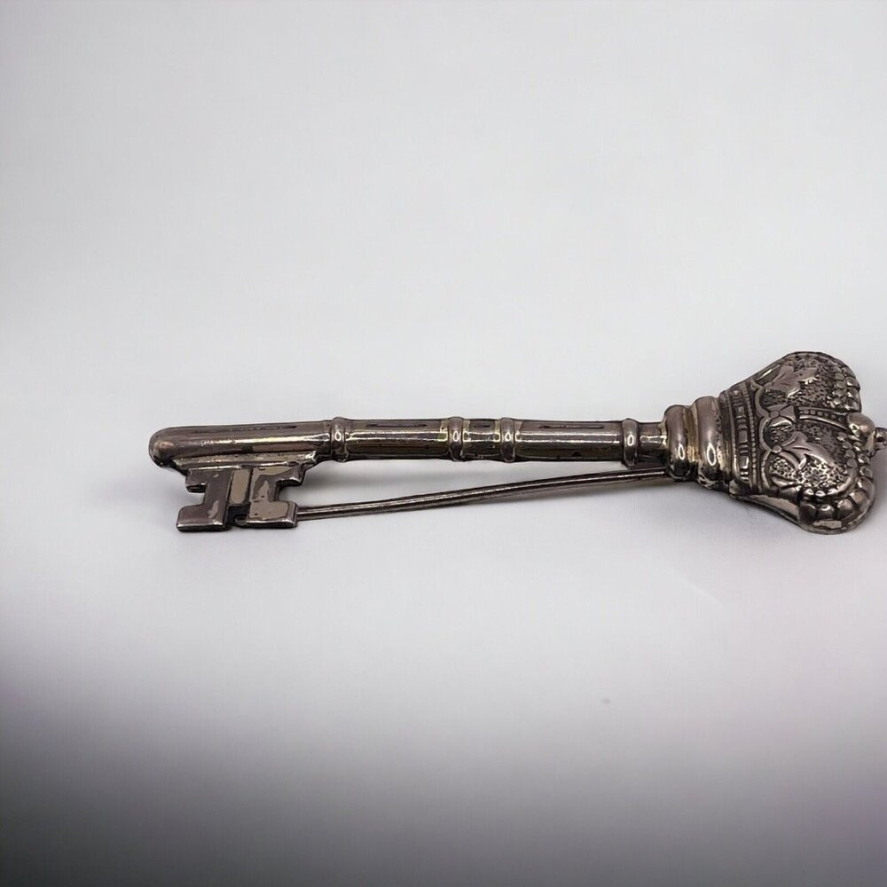 STERLING SILVER 925 VICTORIAN EMBOSSED CROWN SKELETON KEY BROOCH‎ PIN VINTAGE